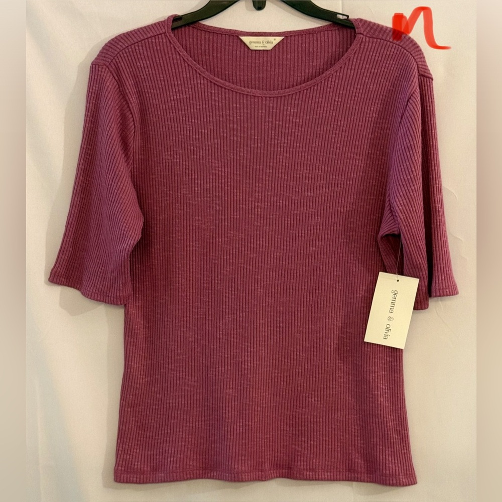Elegant Ribbed Short Sleeve Top in Plum